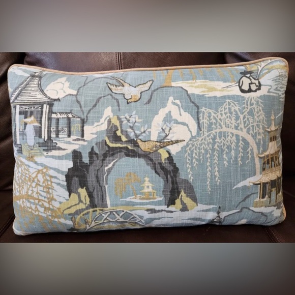Chinoiserie pillow covers  (2) Beautiful scenery. Excellent condition. - Picture 1 of 6